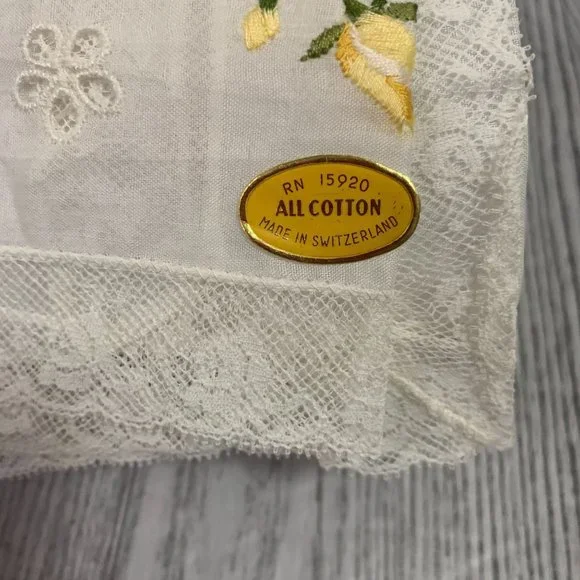 Vintage Cotton Laced Made In Switzerland Cream Yellow Flower Hankerchief - Picture 7 of 7